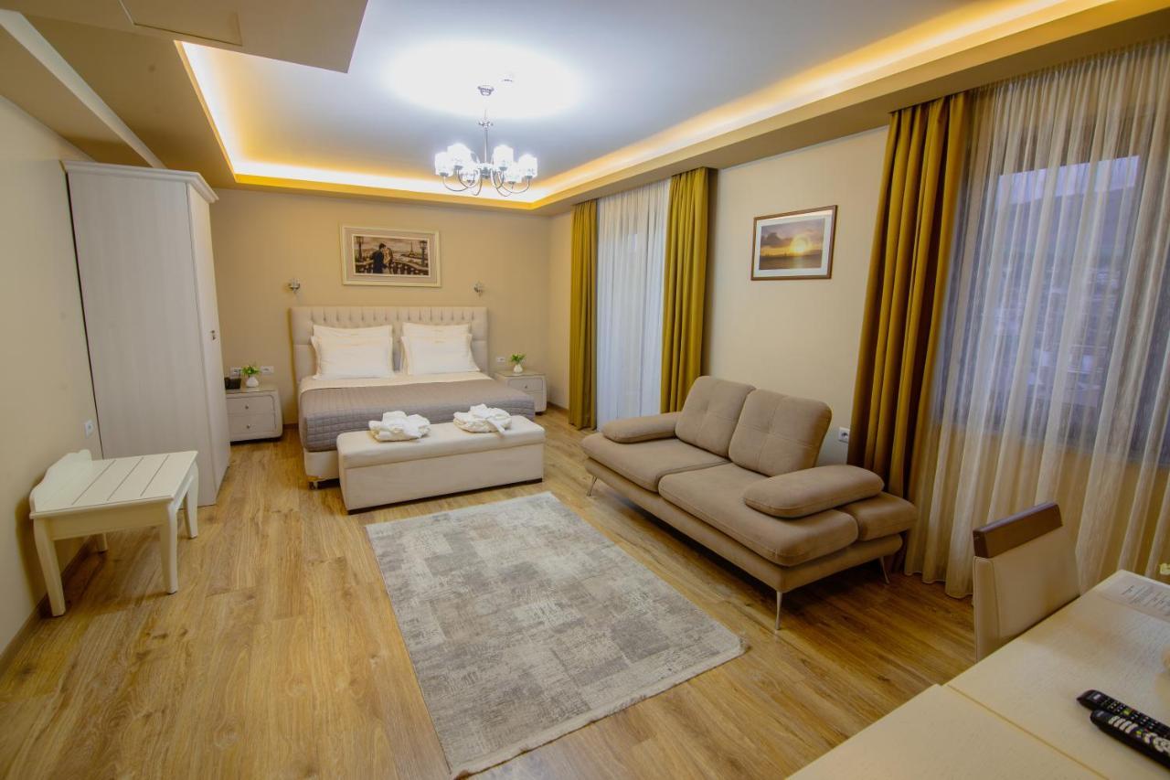 Christi'S Hotel Borova Korce Exterior foto